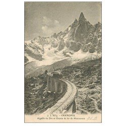 carte postale ancienne 74 CHAMONIX. Chemin de Fer Montenvers Aiguille du Dru 1925. Train à crémaillière