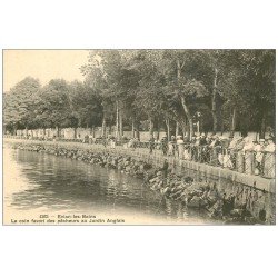 carte postale ancienne 74 EVIAN-LES-BAINS. Pêcheurs et Pêcheuse au Jardin Anglais