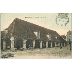 carte postale ancienne 02 FERE-EN-TARDENOIS. La Halle 1906. Vendeuse de cartes postales