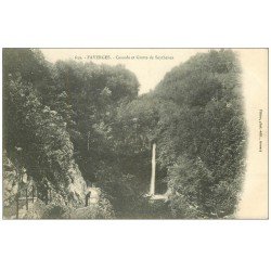 carte postale ancienne 74 FAVERGES. Cascade et Grotte de Seythenex animation vers 1900