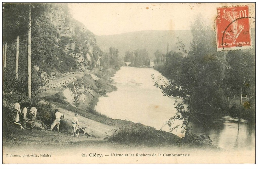 14 CLECY. Ouvriers Terrassiers et les Rochers de la Cambronnerie 1915
