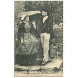 carte postale ancienne LA BRETAGNE. L'Amour au Morbihan 1916