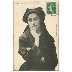 carte postale ancienne LA BRETAGNE. Pensive Jeune Fille Ile de Sein 1913