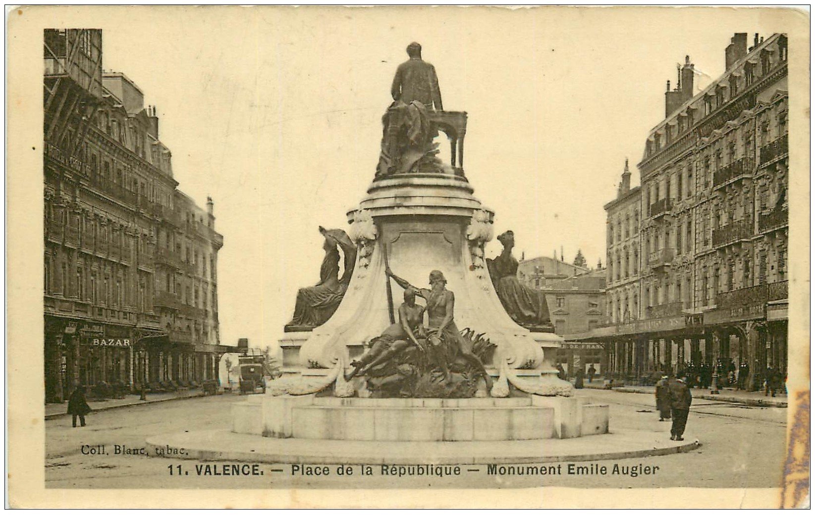 carte postale ancienne 26 VALENCE. Monument Augier Place de la République 1909