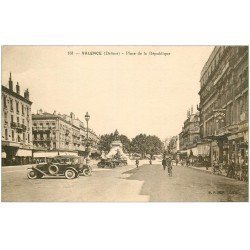 26 VALENCE. Place de la République. Voitures anciennes et Hôtel d'Or