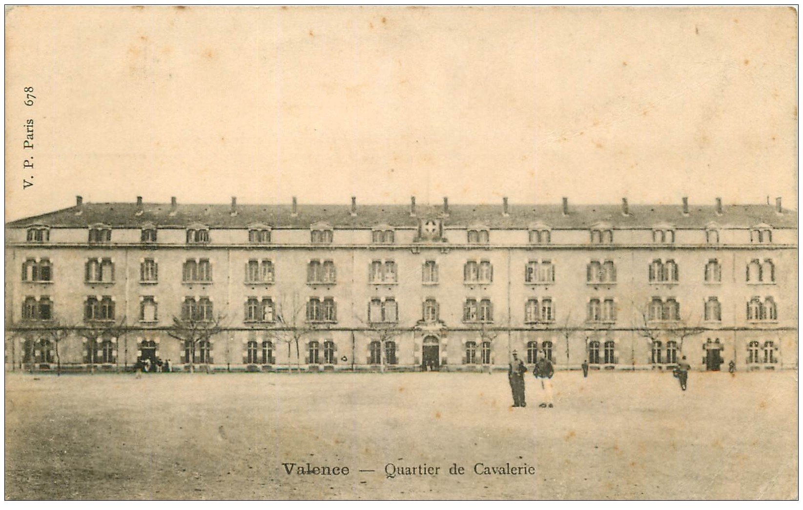 carte postale ancienne 26 VALENCE. Quartier de Cavalerie vers 1900