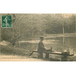 carte postale ancienne 78 SAINT-GERMAIN-EN-LAYE. La Mare aux Canes 1907. Promeneur et son Chien