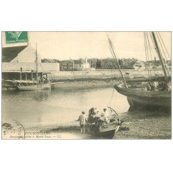 carte postale ancienne 14 COURSEULLES. Barques de Pêche à Marée basse 1909. Métiers de la Mer