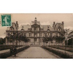 carte postale ancienne 78 MAISONS-LAFFITTE. Animation devant le Château 1912