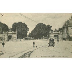 carte postale ancienne 78 MAISONS-LAFFITTE. Voiture ancienne Entrée du Parc