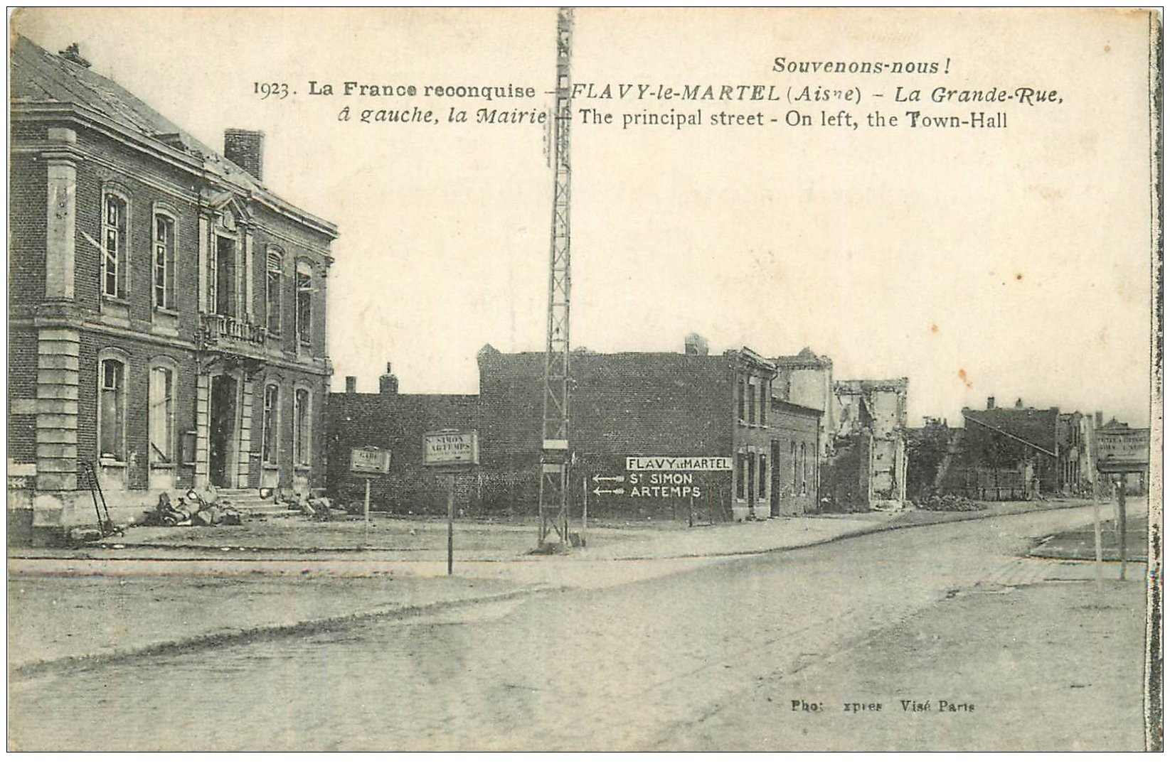 carte postale ancienne 02 FLAVY-LE-MARTEL. La Grande Rue et la Mairie 1919