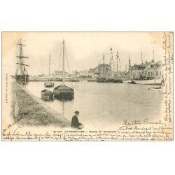 carte postale ancienne 14 COURSEULLES. Le Bassin du Commerce 1903 avec Pêcheur