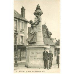 carte postale ancienne 78 MANTES. Statue de la République
