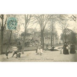 carte postale ancienne 78 MANTES. Square Brieussel. Enfants jouant aux billes au Rond-Poinr 1904