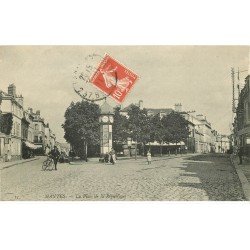 carte postale ancienne 78 MANTES. Place de la République 1911 avec Facteur à vélo et sa boite en bois
