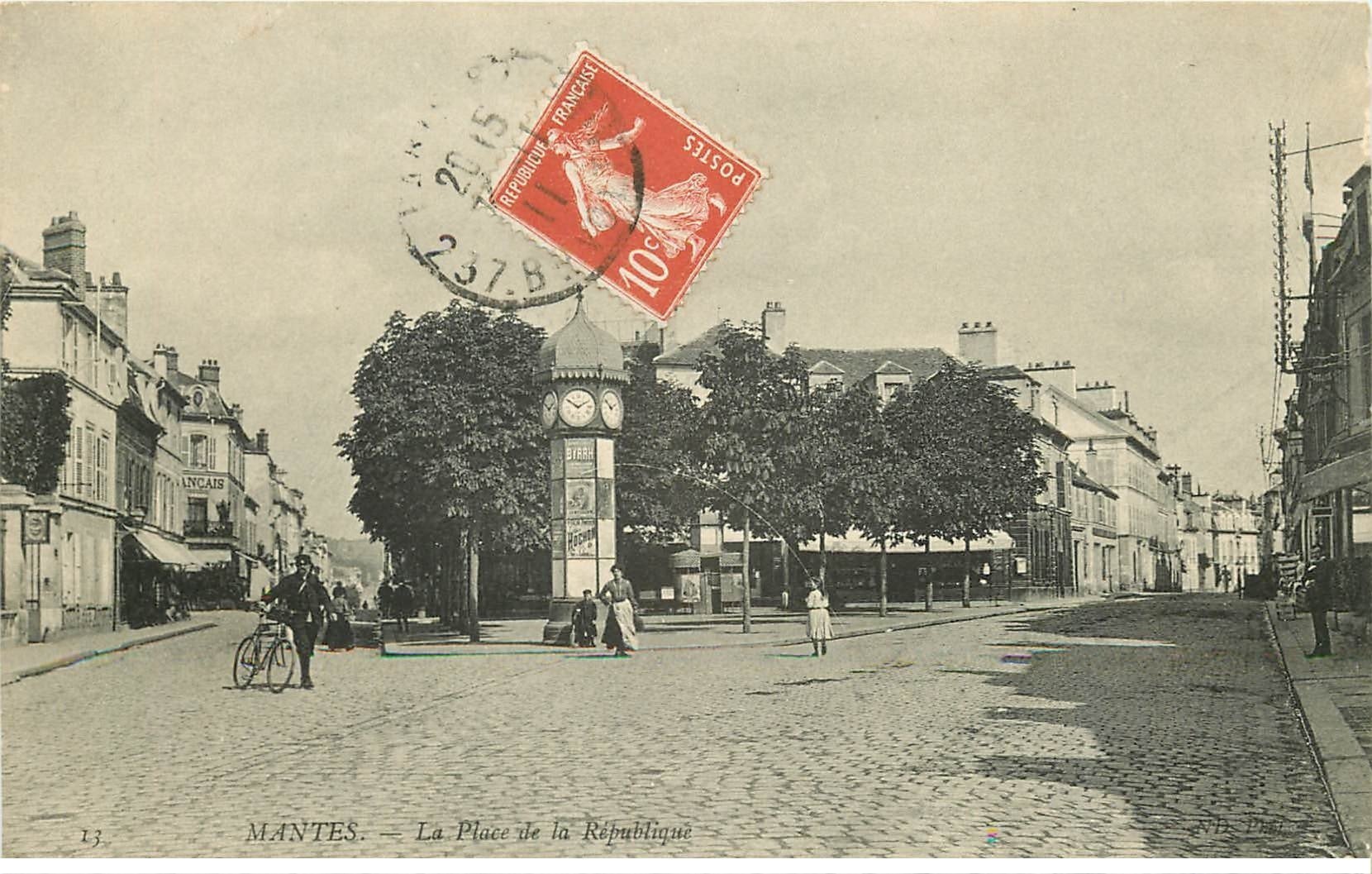 carte postale ancienne 78 MANTES. Place de la République 1911 avec Facteur à vélo et sa boite en bois