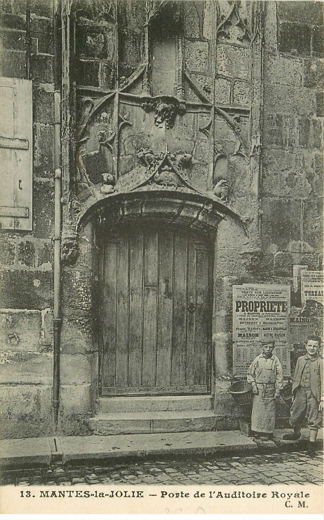 carte postale ancienne 78 MANTES-LA-JOLIE. Porte de l'Auditoire Royale