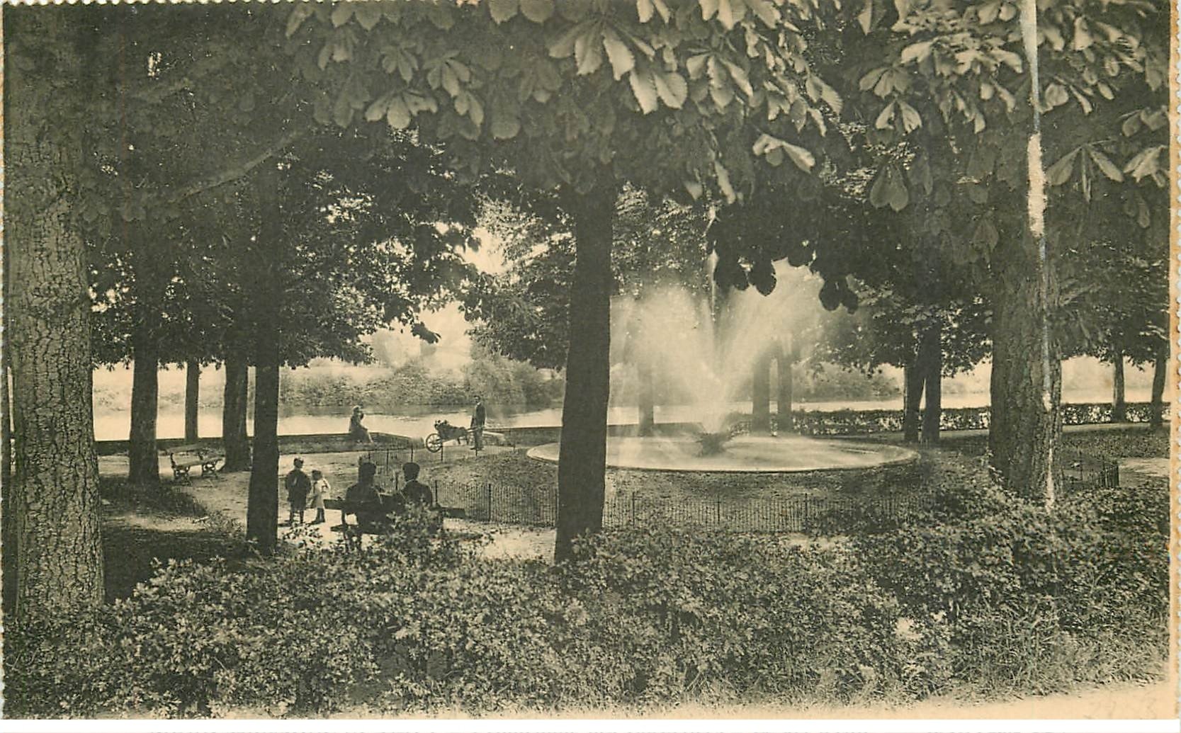 carte postale ancienne 78 MANTES-LA-JOLIE. Promenade des Cordeliers le Jet d'eau 1911 animation