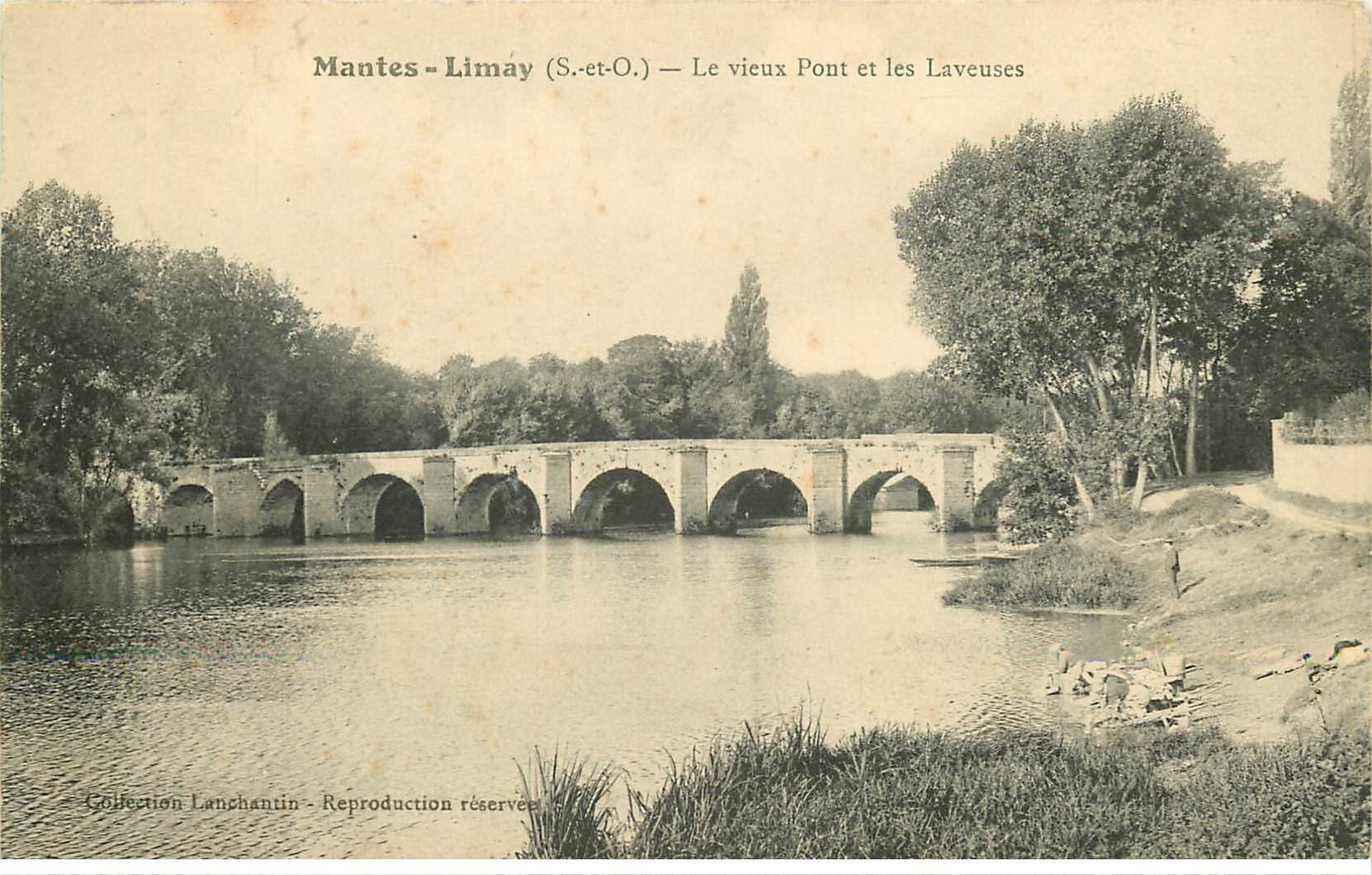 carte postale ancienne 78 MANTES-LIMAY. Laveuses près du Vieux Pont 1911