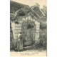 carte postale ancienne 78 GARGENVILLE. La Fontaine Hanneucourt avec vieille Femme