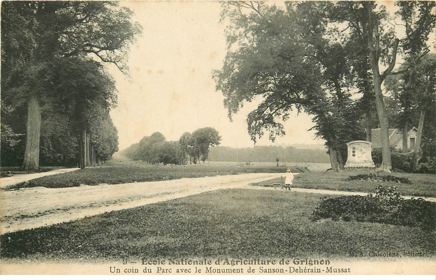 carte postale ancienne 78 GRIGNON. Ecole Nationale Agriculture. Monument Sanson-Dehérain-Mussat au Parc