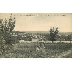 78 HARDRICOURT. Personnage et Chien au Parc du Château 1916