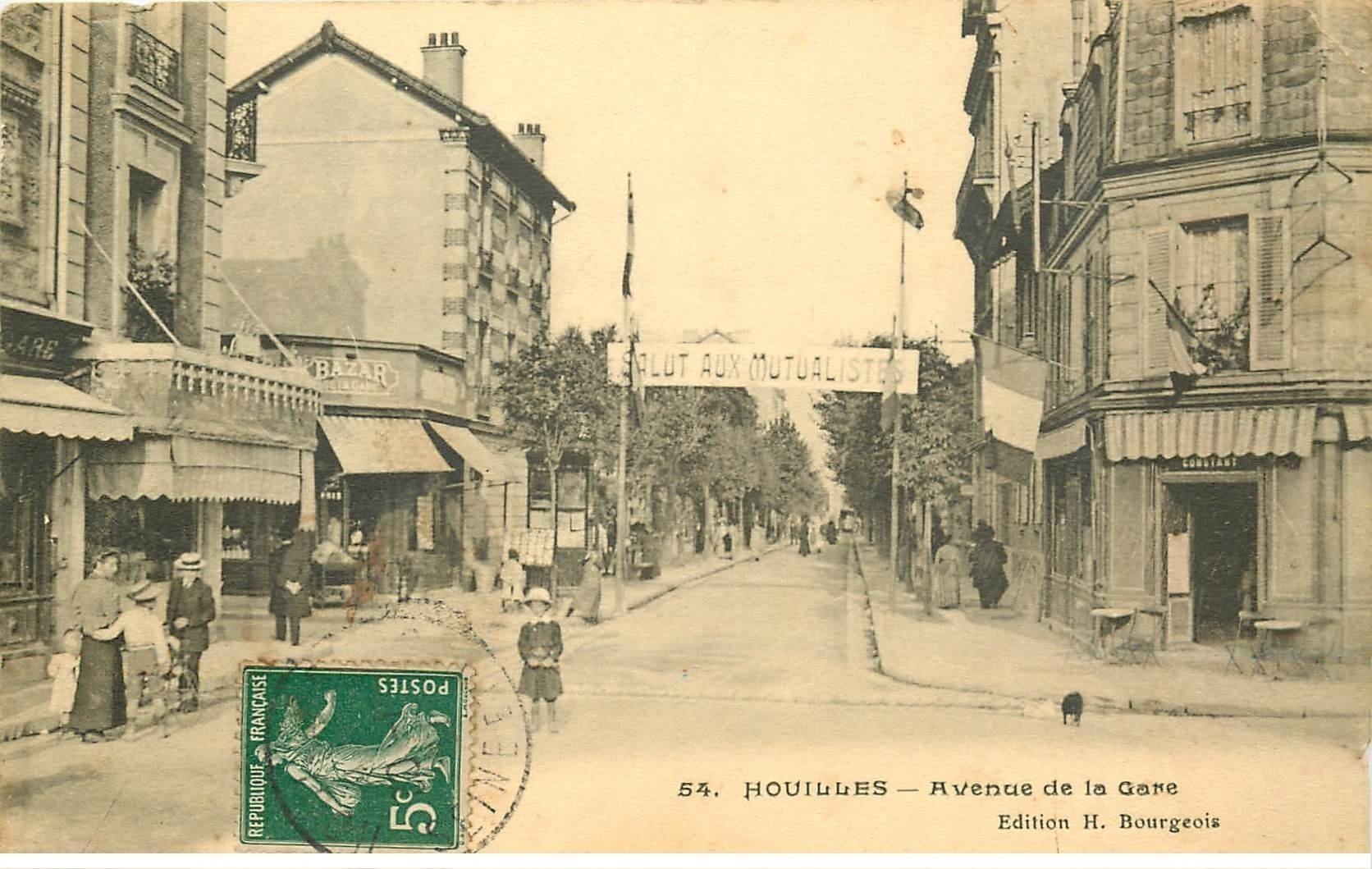 carte postale ancienne 78 HOUILLES. Avenue de la Gare 1911. Un peu molle