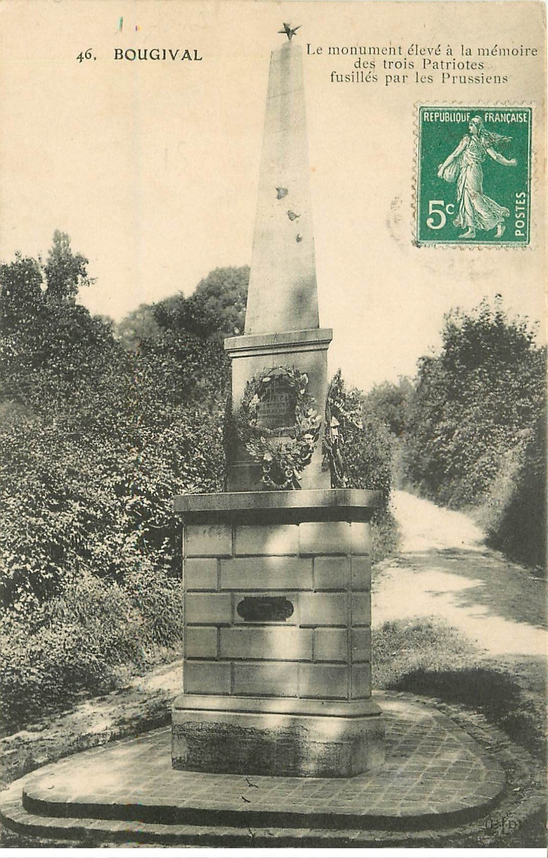 carte postale ancienne 78 BOUGIVAL. Monument aux Fusillés par les Prussiens