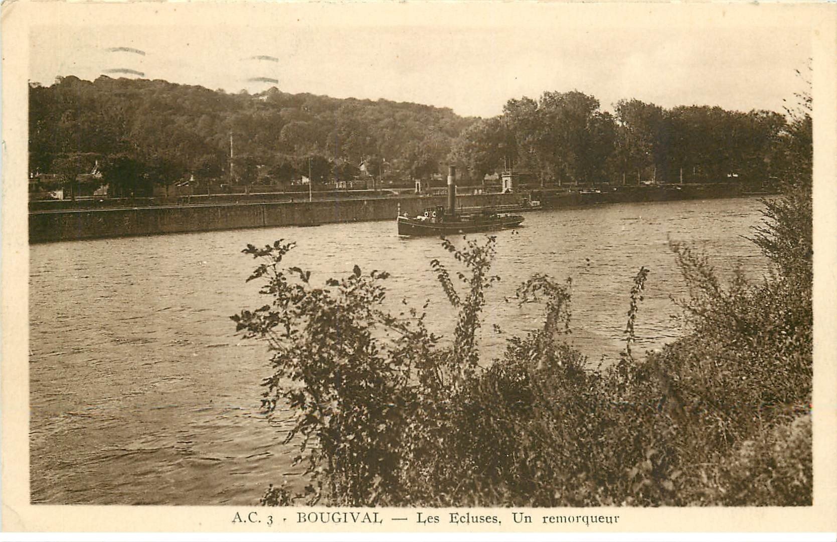 carte postale ancienne 78 BOUGIVAL. Un Remorqueur aux Ecluses 1943