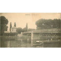 carte postale ancienne 78 BOUGIVAL. Péniche sous le Pont vers 1900. Défaut coin droit