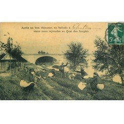 carte postale ancienne 78 CHATOU. Personnages se soulageant au Quai des Soupirs 1914
