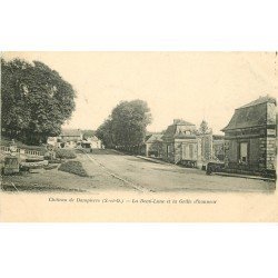 carte postale ancienne 78 DAMPIERRE. Le Château Demi-Lune et Grille Honneur 1904