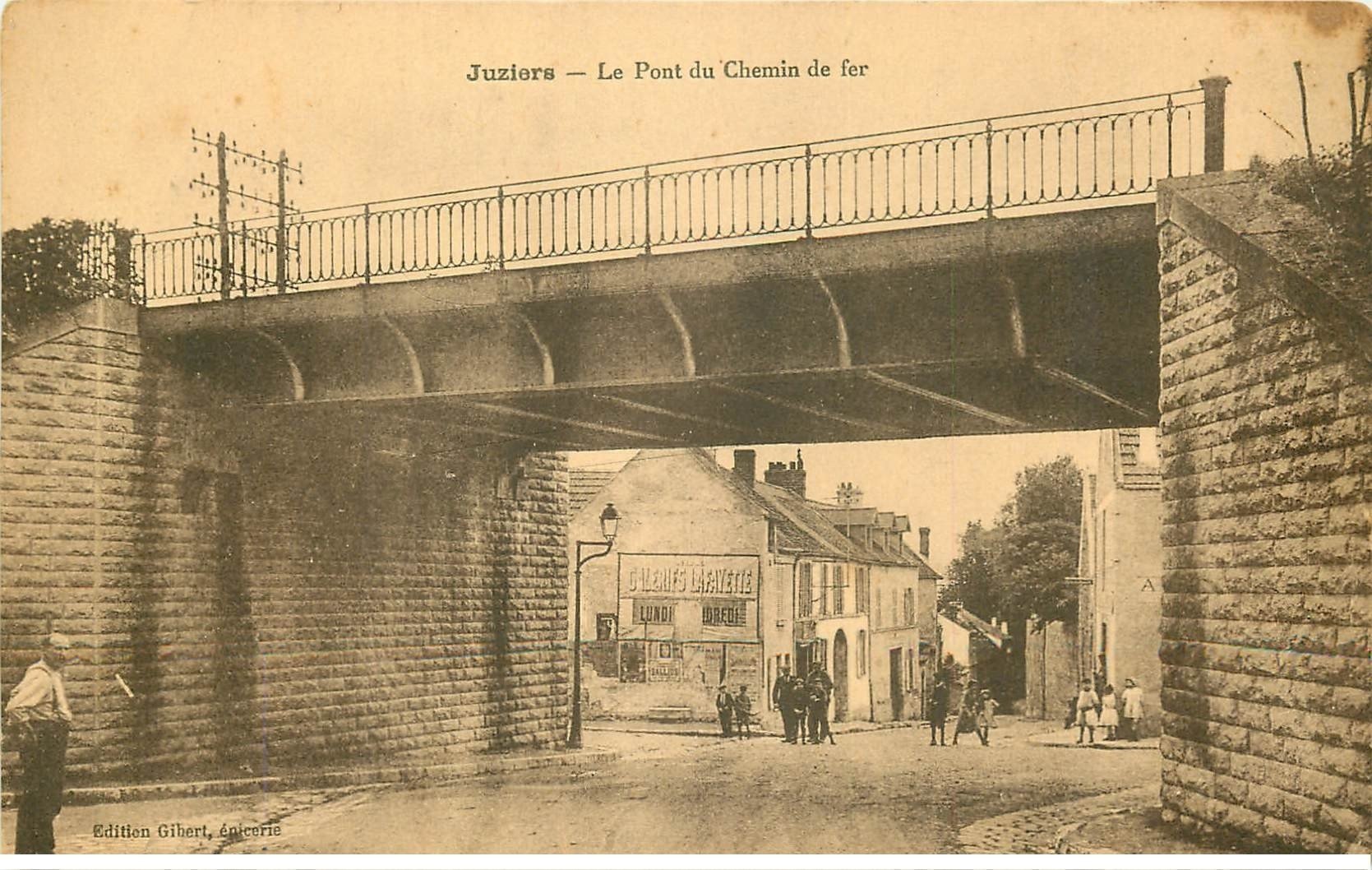 carte postale ancienne 78 JUZIERS. Pont du Chemin de Fer animation