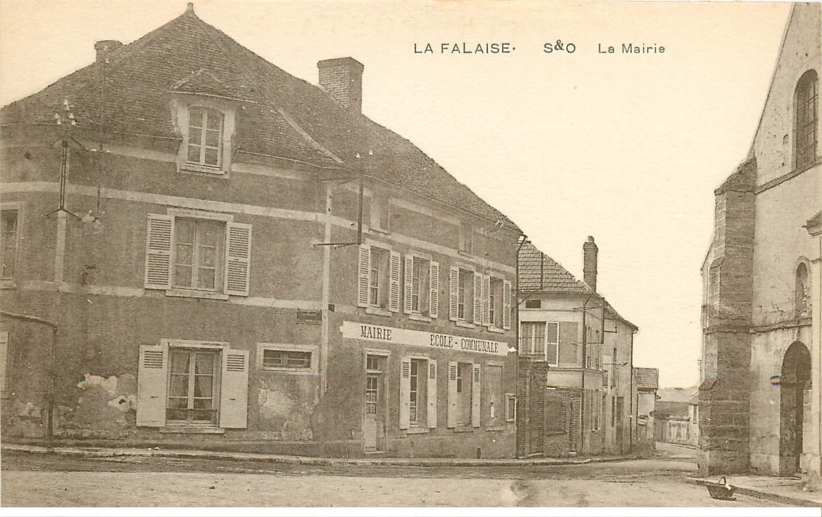 carte postale ancienne 78 LA FALAISE. Mairie Ecole Communale
