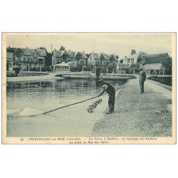 carte postale ancienne 14 COURSEULLES-SUR-MER. Parcs aux Huîtres. Le ratelage Rue des Parcs