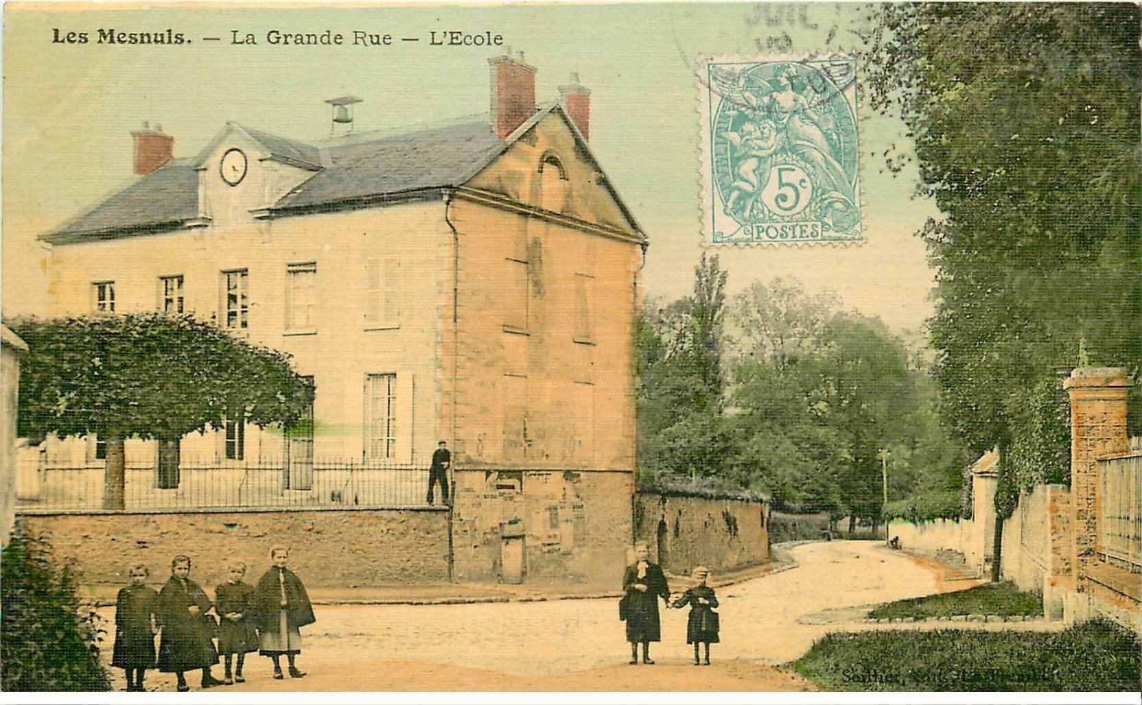 carte postale ancienne 78 LES MESNULS. Ecole sur Grande Rue 1906