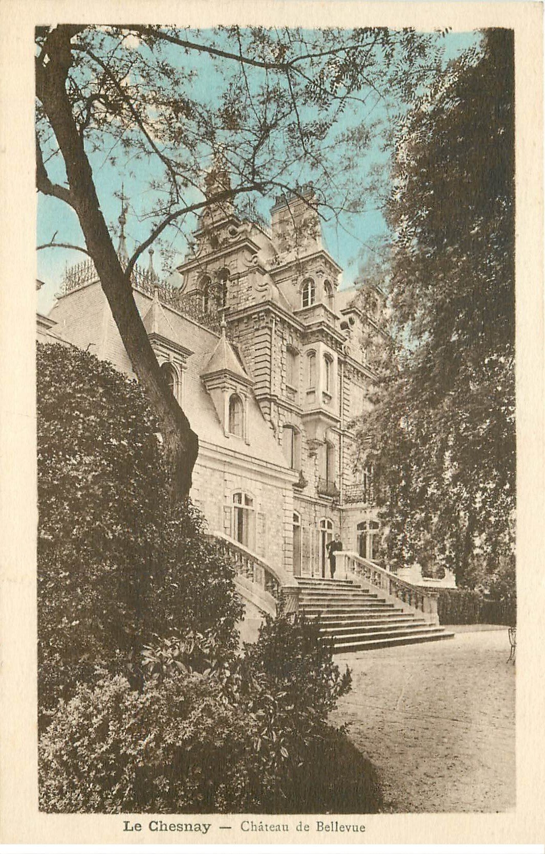 carte postale ancienne 78 LE CHESNAY. Château Bellevue personnage sur le Perron