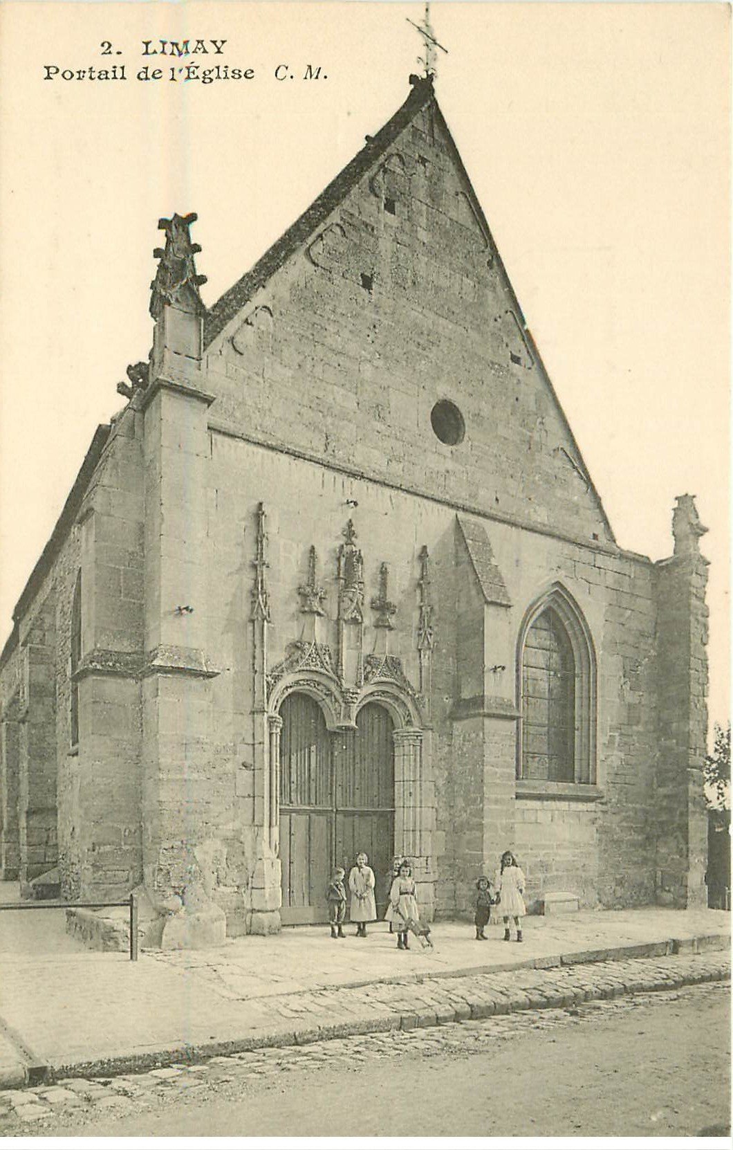carte postale ancienne 78 LIMAY. Portail Eglise animation