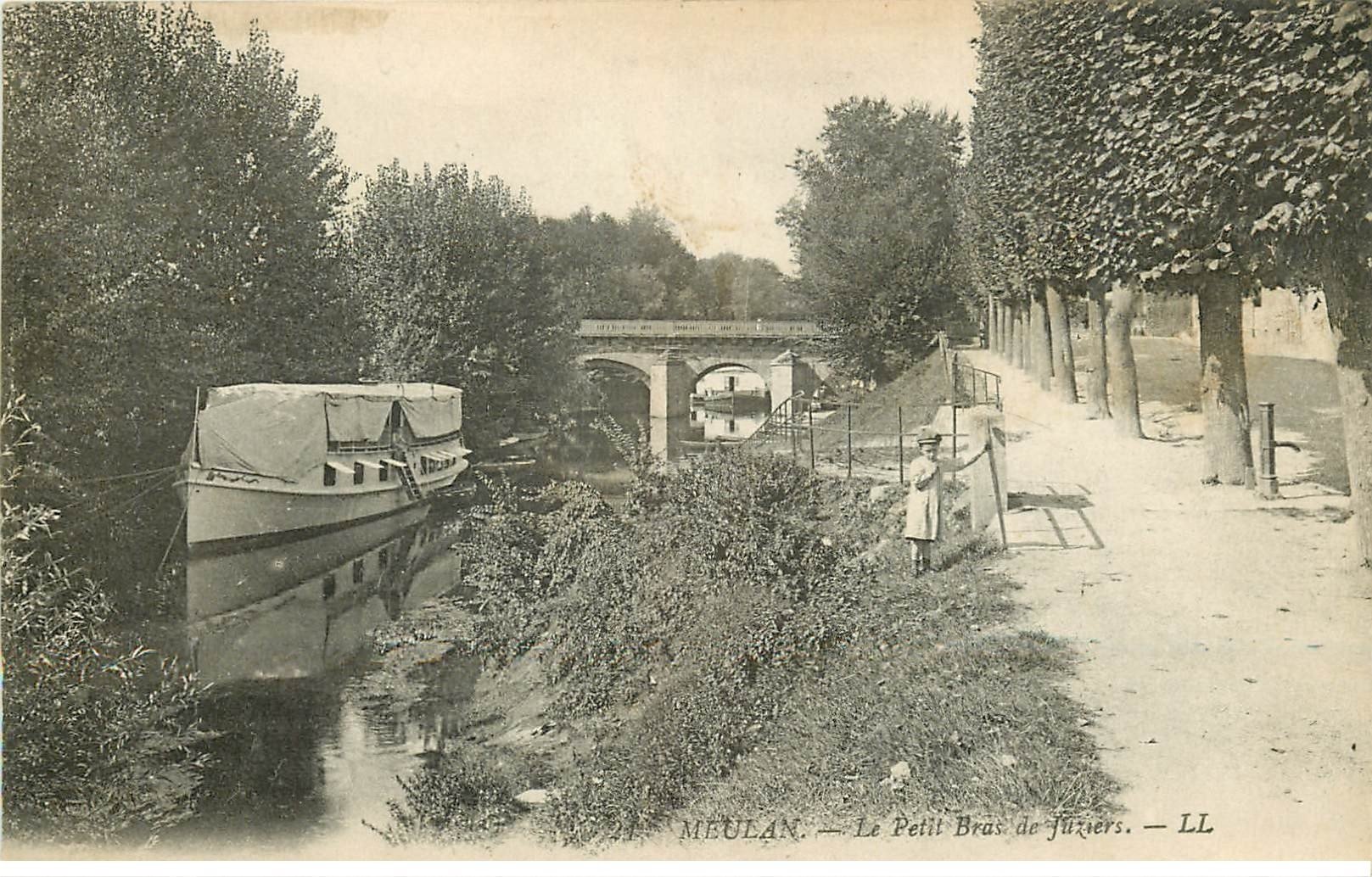 carte postale ancienne 78 MEULAN. Bateau et Enfant au Petit Bras de Juziers