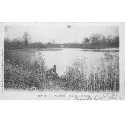 carte postale ancienne 78 MONTFORT-L'AMAURY. Lavandière à l'Etang de la Plaine vers 1902