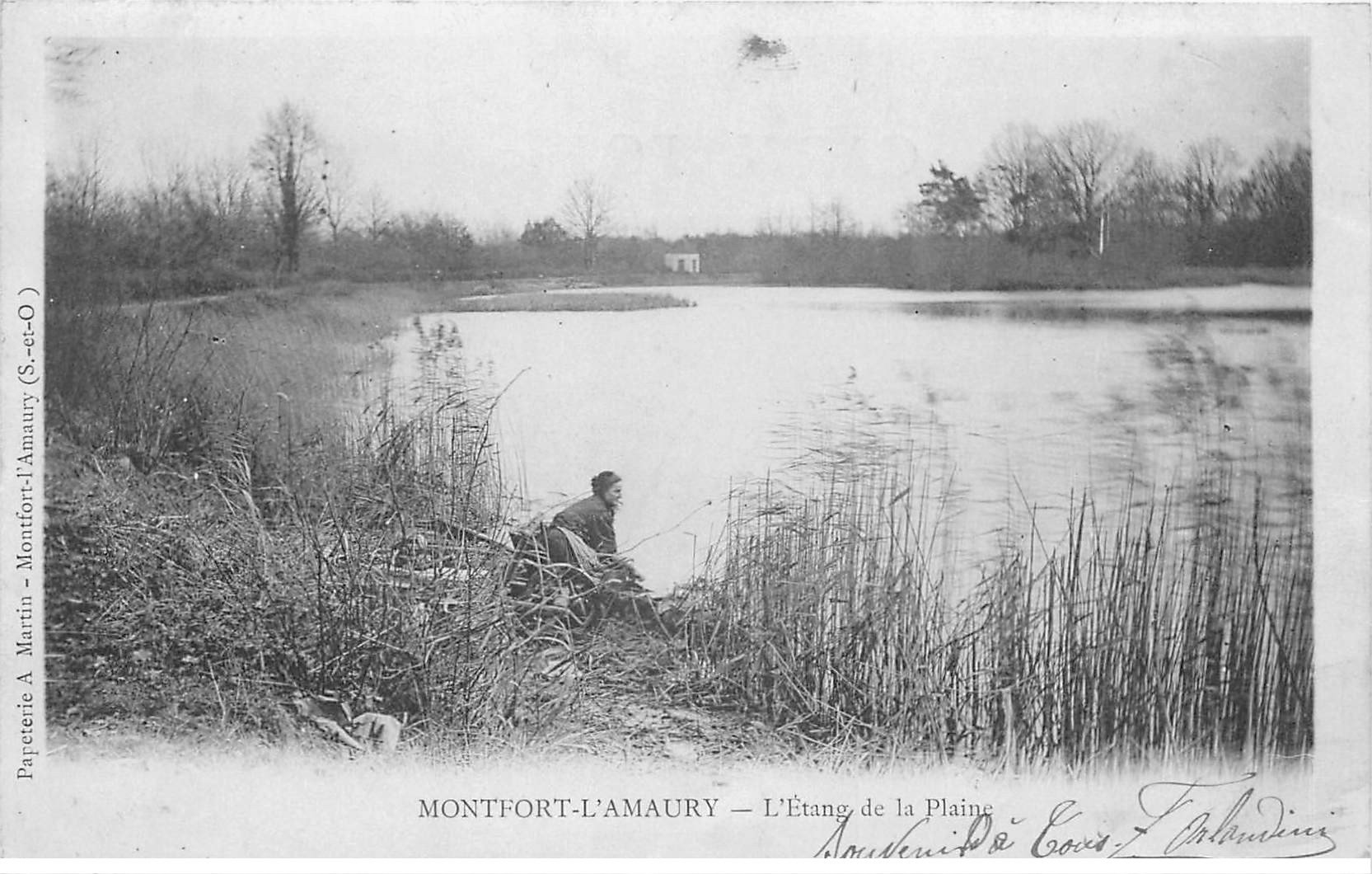 carte postale ancienne 78 MONTFORT-L'AMAURY. Lavandière à l'Etang de la Plaine vers 1902