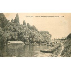 carte postale ancienne 78 POISSY. Garage Bateaux petit bras de Seine vers 1900 animation