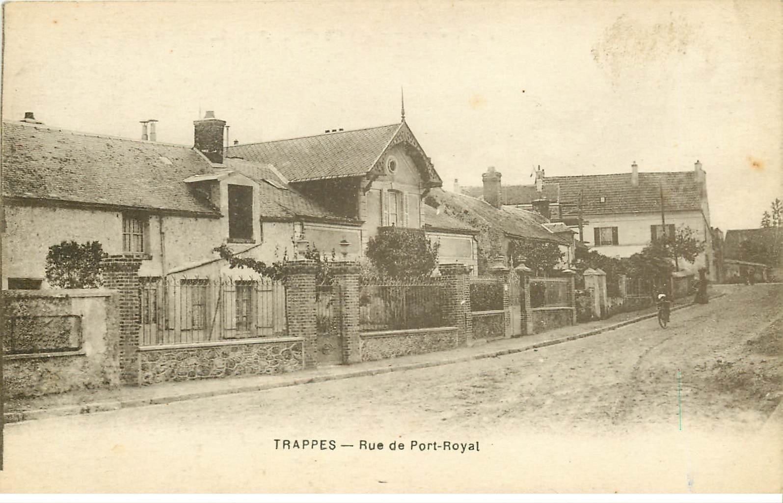 carte postale ancienne 78 TRAPPES. Rue du Port Royal. Edition Berger Frères