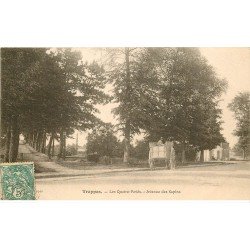 carte postale ancienne 78 TRAPPES. Attelage Avenue des Sapins. Les Quatre-Pavés 1907