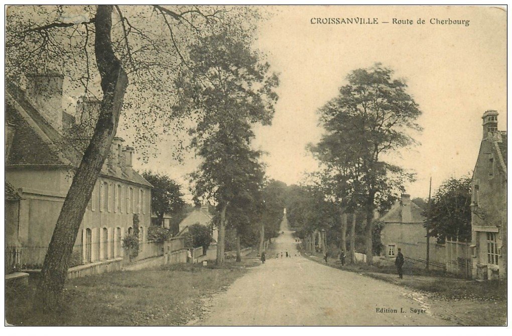 14 CROISSANVILLE. Route de Cherbourg 1914 avec Facteur