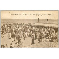 carte postale ancienne 14 DEAUVILLE. La Plage vers les Bains