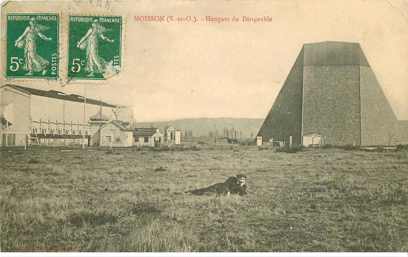 carte postale ancienne 78 MOISSON. Hangars du Dirigeable. Aérodrome et Ballon