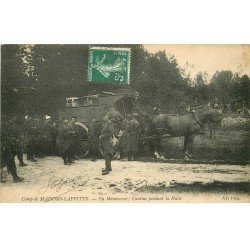 carte postale ancienne 78 CAMP DE MAISONS-LAFFITTE. Cantine pendant la Halte en Manoeuvre. Attelage ravitaillement