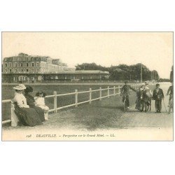 carte postale ancienne 14 DEAUVILLE. Promenade à dos d'Ane et Grand Hôtel