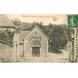 carte postale ancienne 78 MONTFORT-L'AMAURY. Porte du Cimetière 1908